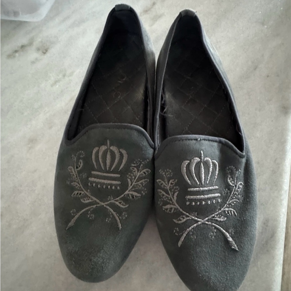Gray Embroidered Loafers with Crown Design Vionic Romi size 7